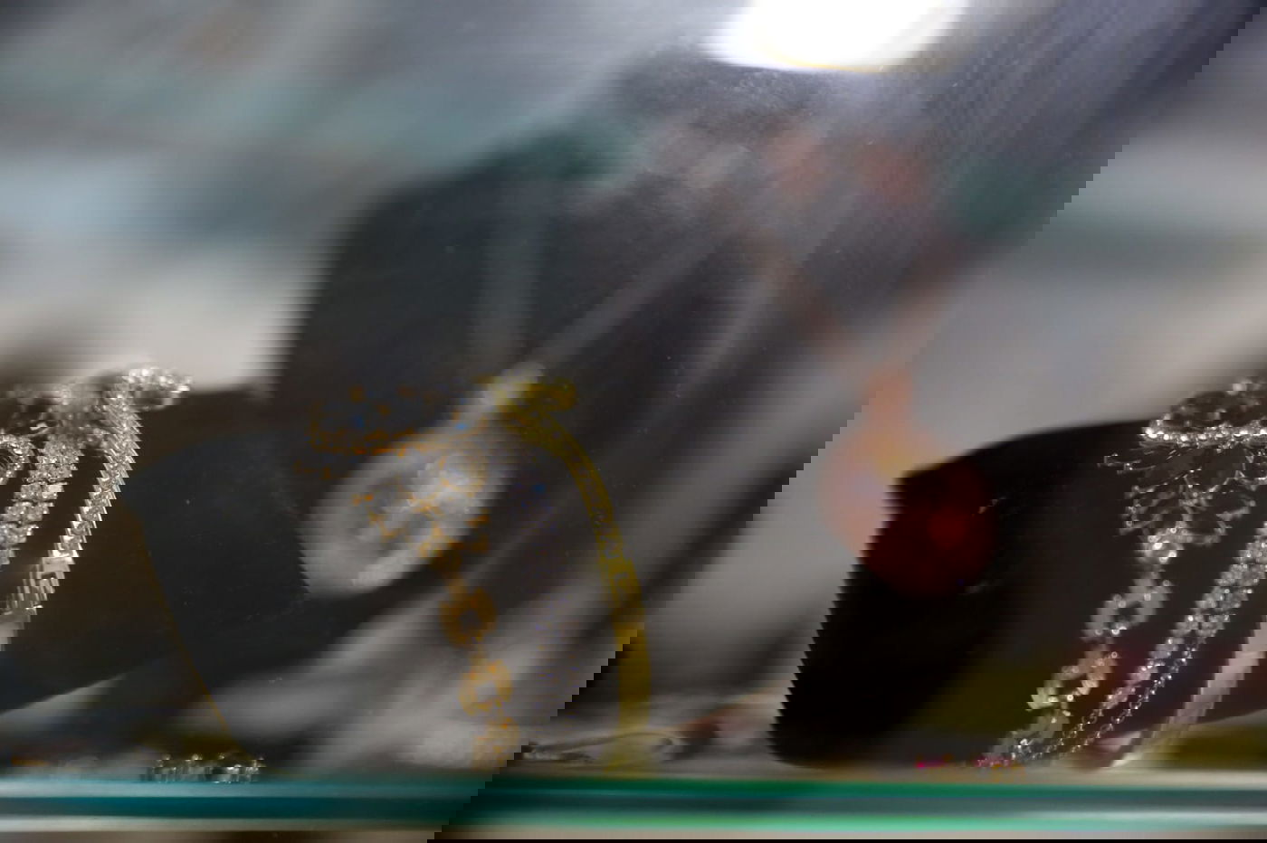 הצצה נדירה: חנות התכשיטים של נשות ה'שאלים'