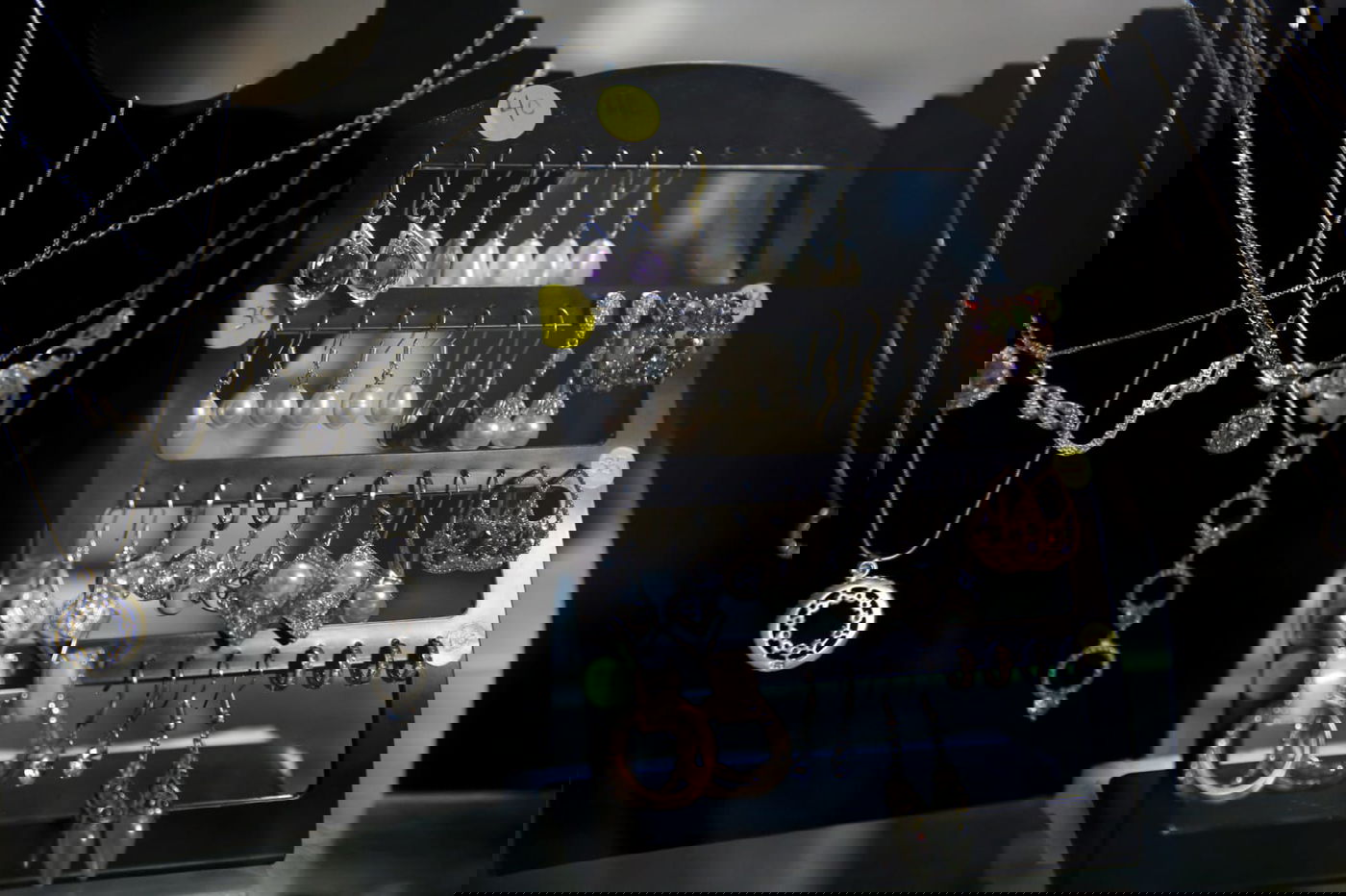 הצצה נדירה: חנות התכשיטים של נשות ה'שאלים'