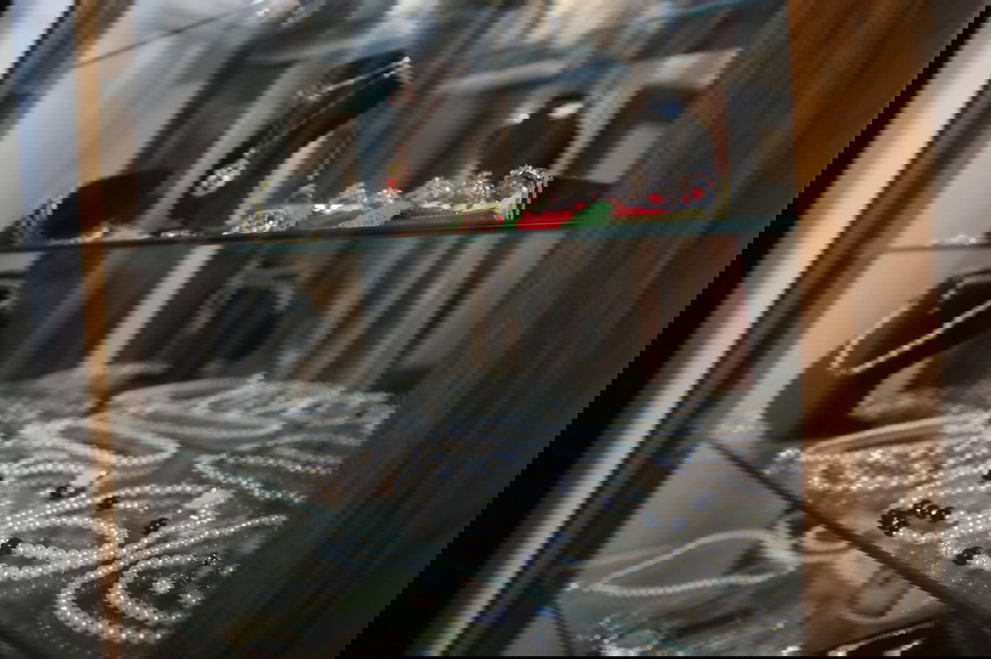 הצצה נדירה: חנות התכשיטים של נשות ה'שאלים'