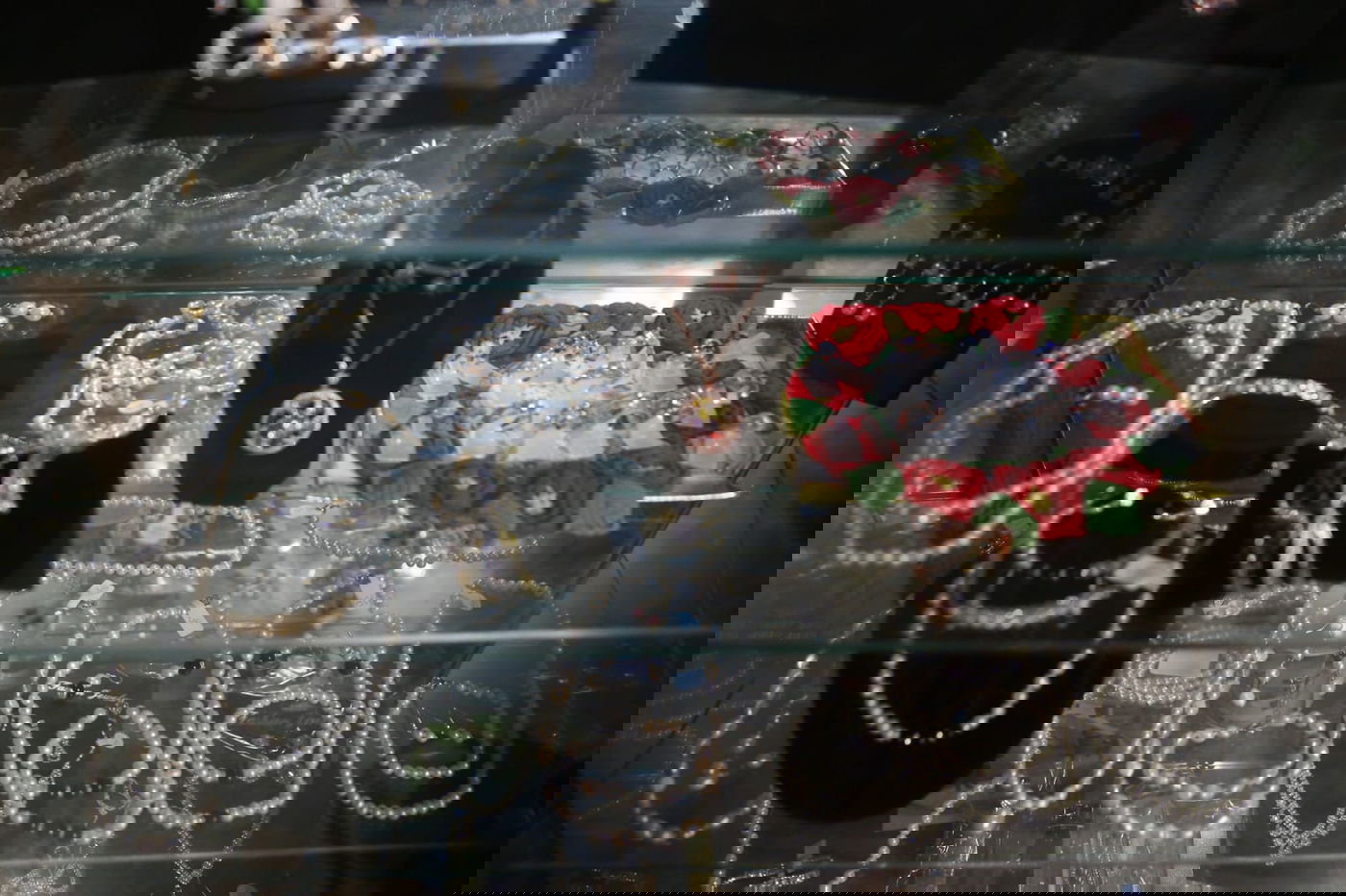 הצצה נדירה: חנות התכשיטים של נשות ה'שאלים'