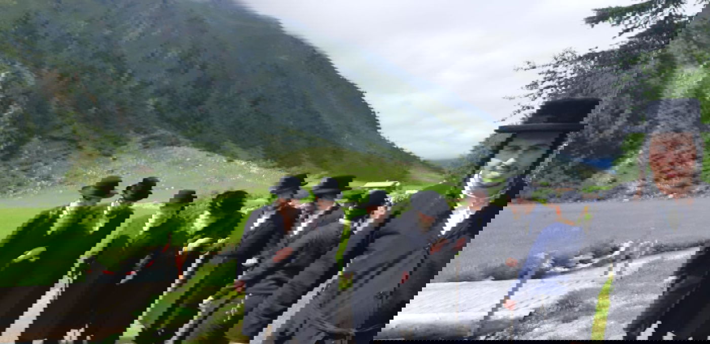 תיעוד: האדמו"ר מתולדות אברהם יצחק ב'נאות דשא'