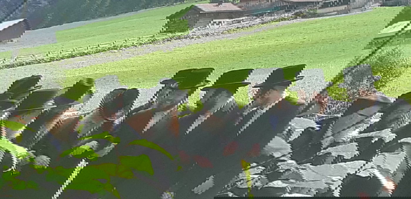 תיעוד: האדמו"ר מתולדות אברהם יצחק ב'נאות דשא'