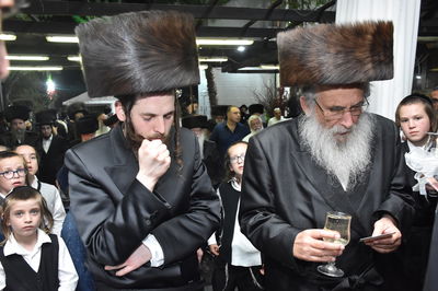 האדמו"ר מברך בחופה