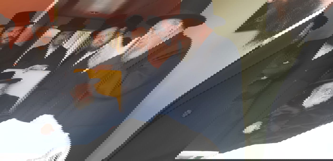 תיעוד: האדמו"ר מתולדות אברהם יצחק ב'נאות דשא'