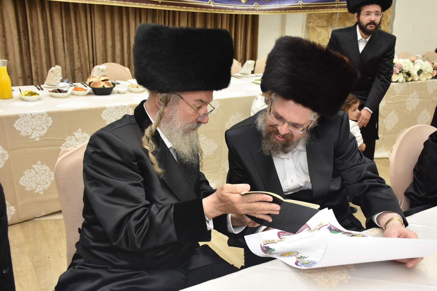 שמחת החתונה בחצר הקודש אשלג • תיעוד