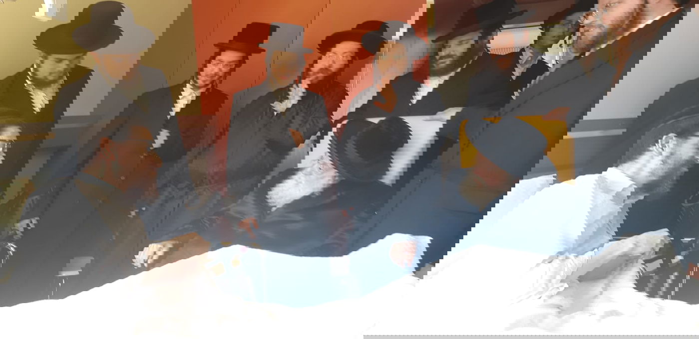 תיעוד: האדמו"ר מתולדות אברהם יצחק ב'נאות דשא'