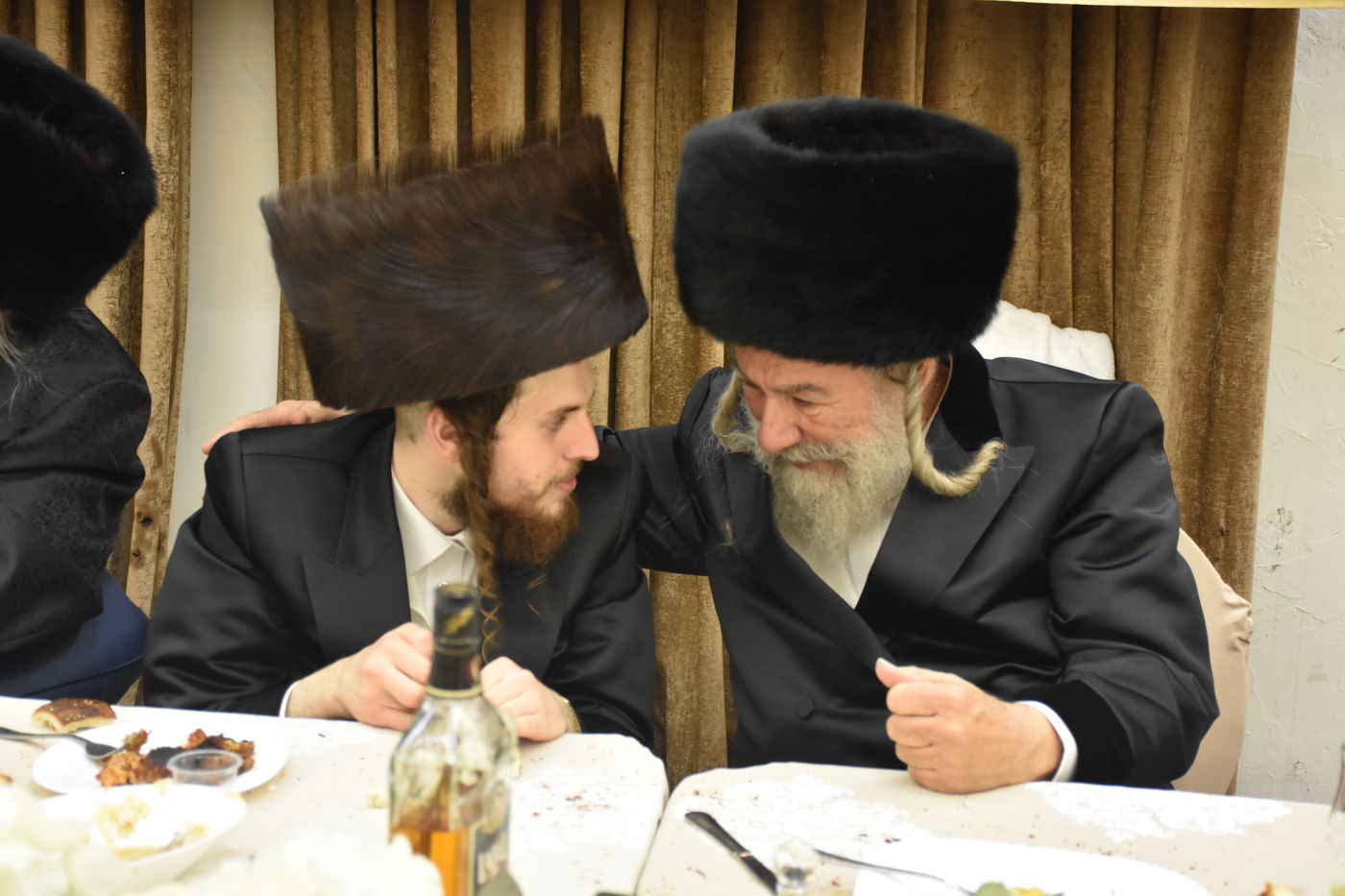 שמחת החתונה בחצר הקודש אשלג • תיעוד