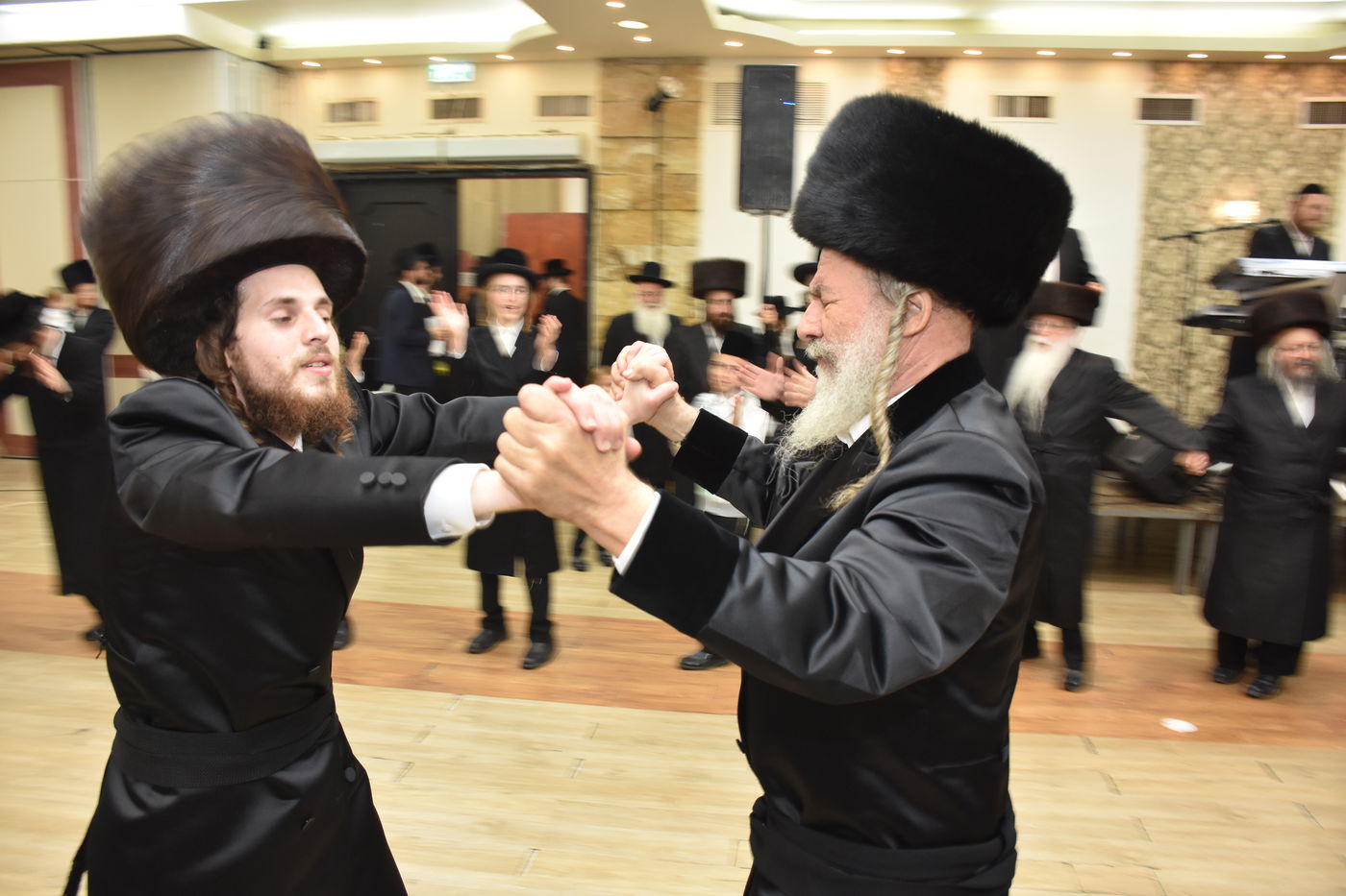 שמחת החתונה בחצר הקודש אשלג • תיעוד