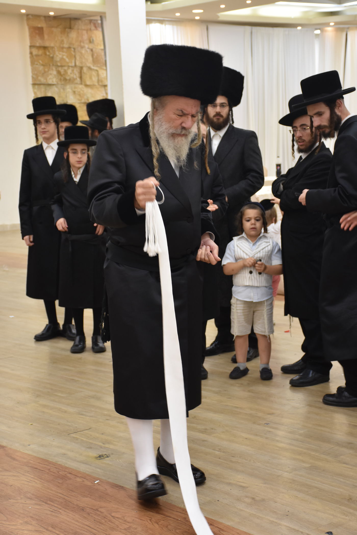 שמחת החתונה בחצר הקודש אשלג • תיעוד