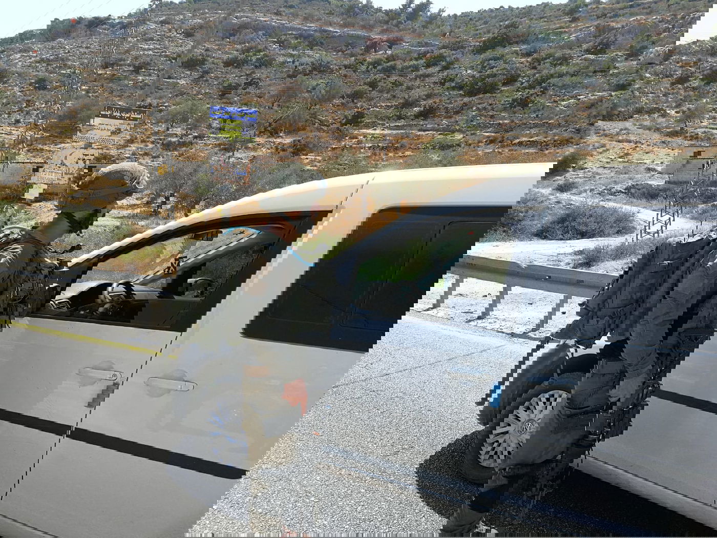 שלושה פצועים קשה מפיצוץ מטען במעיין עין בובין בדולב