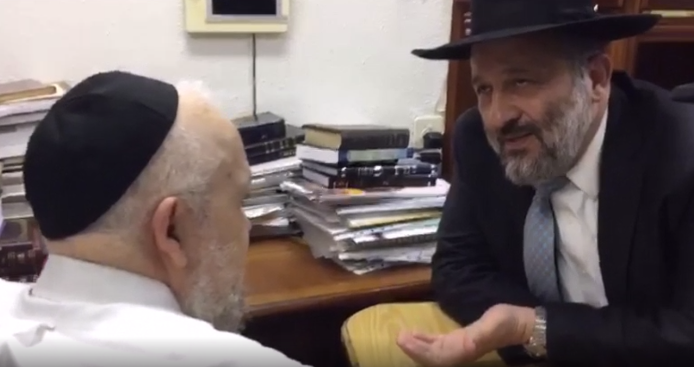 אריה דרעי במעונו של הגר"מ מאזוז