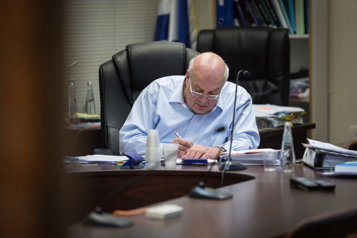 השופט מלצר אסר על מפלגות לצלם בקלפי