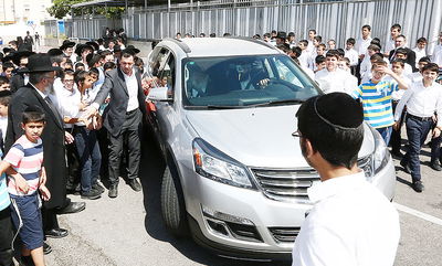 הגרב"ד פוברסקי ברכבו. ארכיון