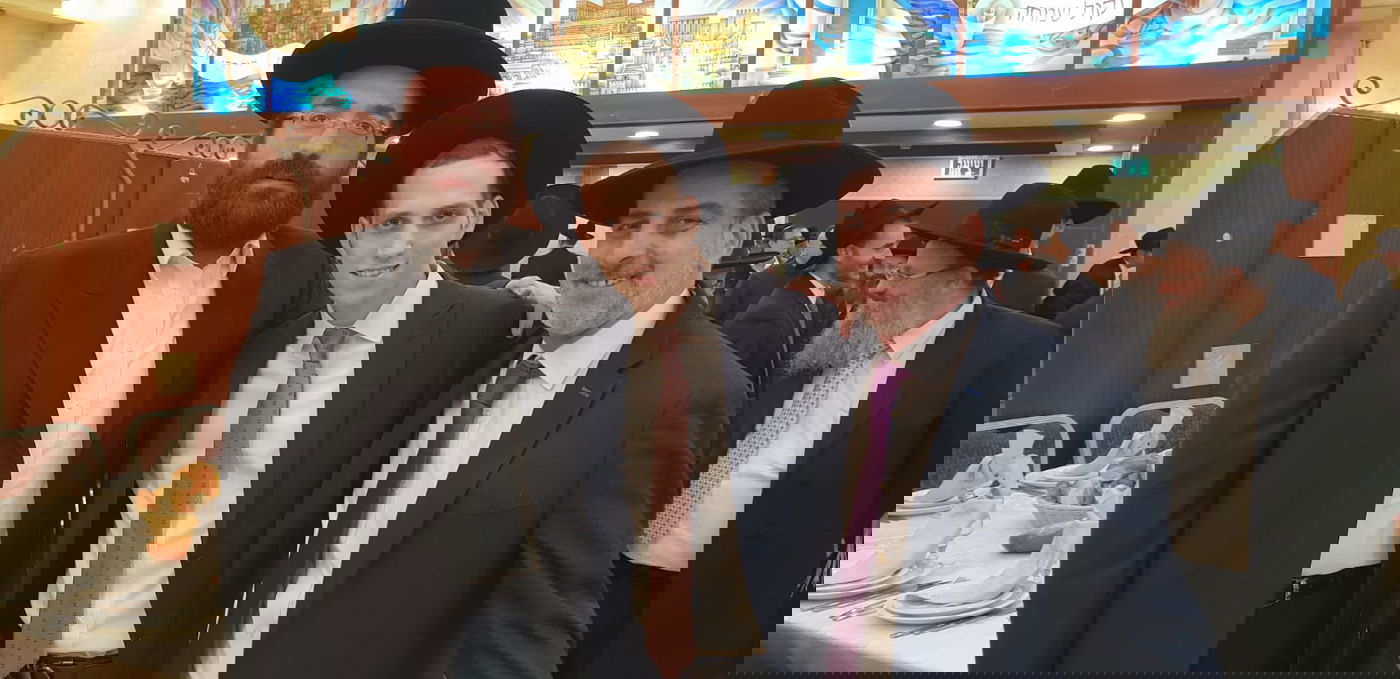 עם אביו ושימי גישייד