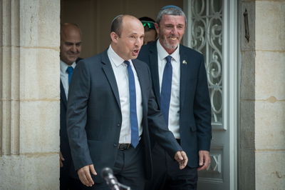 אשתו של הרב רפי פרץ: 'הלוואי ובנט יזרוק אותנו'