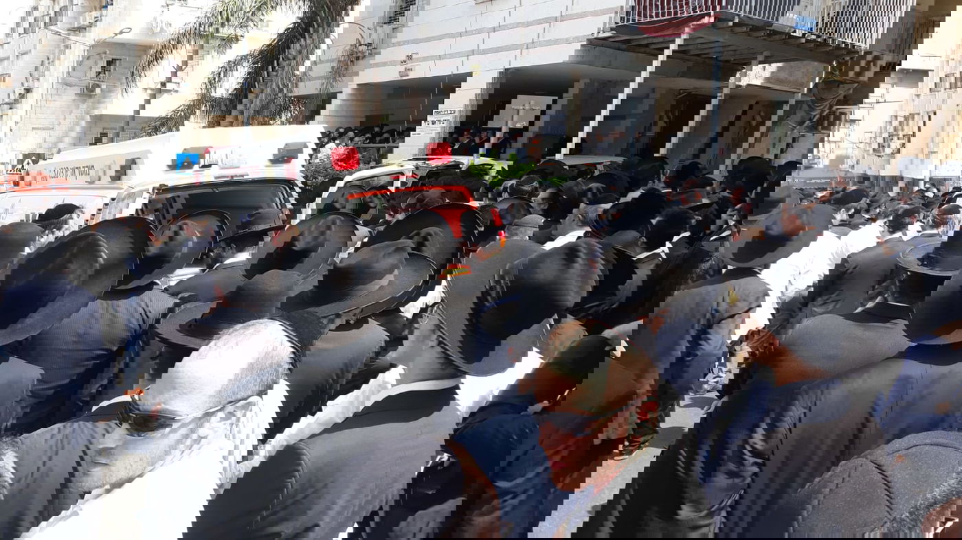 תיעוד דומע: מאות מלווים את הבחור בני בריף ז"ל