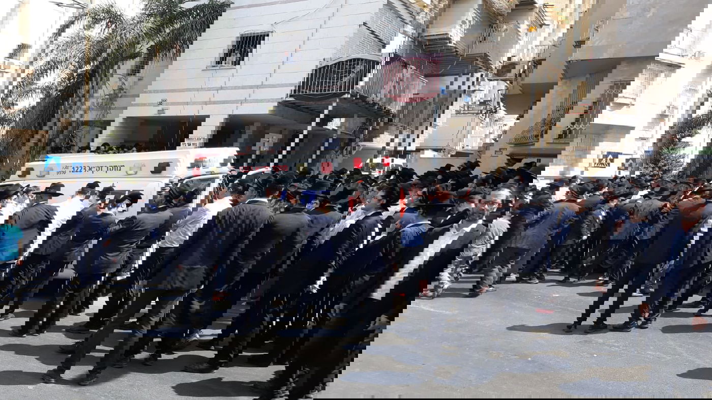 תיעוד דומע: מאות מלווים את הבחור בני בריף ז"ל