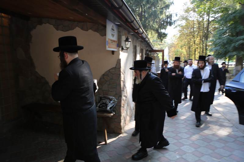 מרגש: האדמו"ר מויז'ניץ סנדק באוקראינה