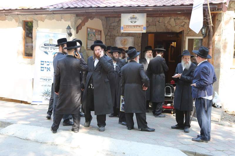 מרגש: האדמו"ר מויז'ניץ סנדק באוקראינה