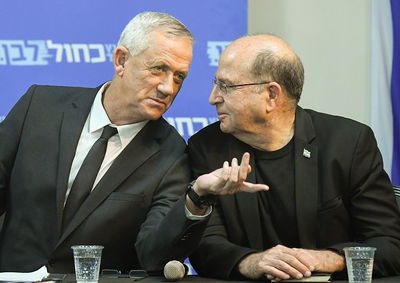 בני גנץ מתבלבל? "גם משה רבנו היה כבד פה"