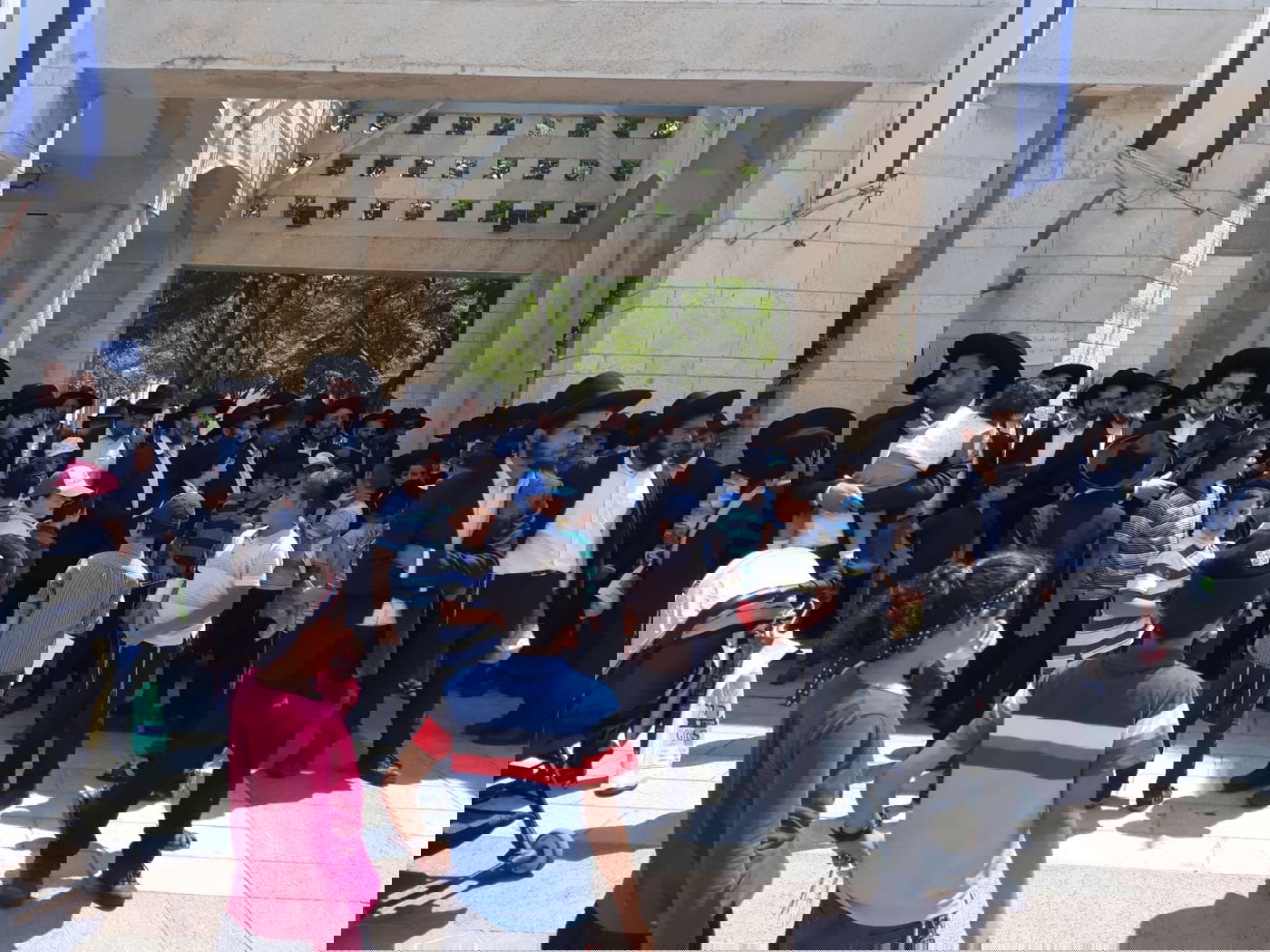 הילדים החרדים שנזרקו לרחוב הפגינו בספרא: "אין לנו מבנה"