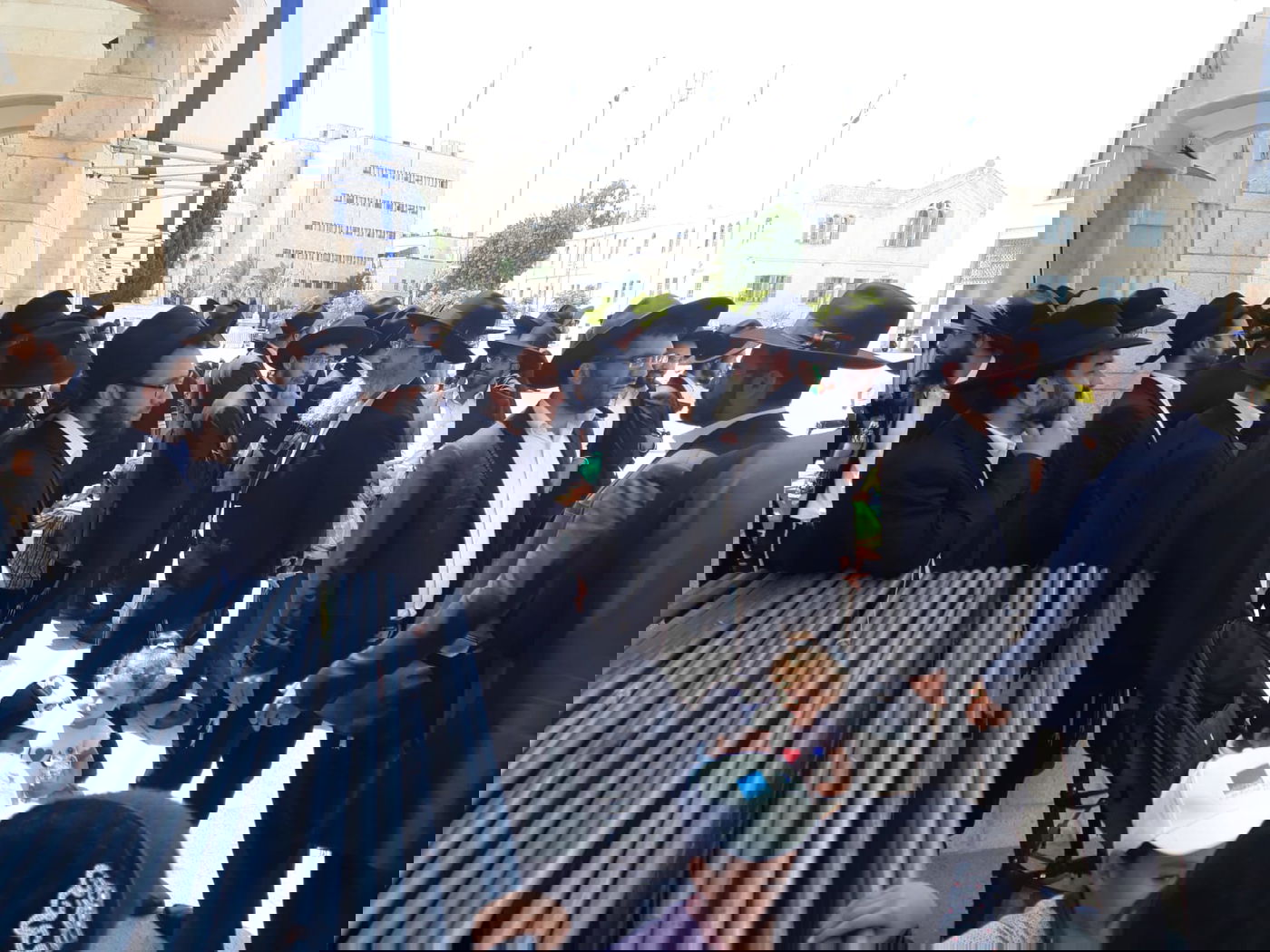 הילדים החרדים שנזרקו לרחוב הפגינו בספרא: "אין לנו מבנה"