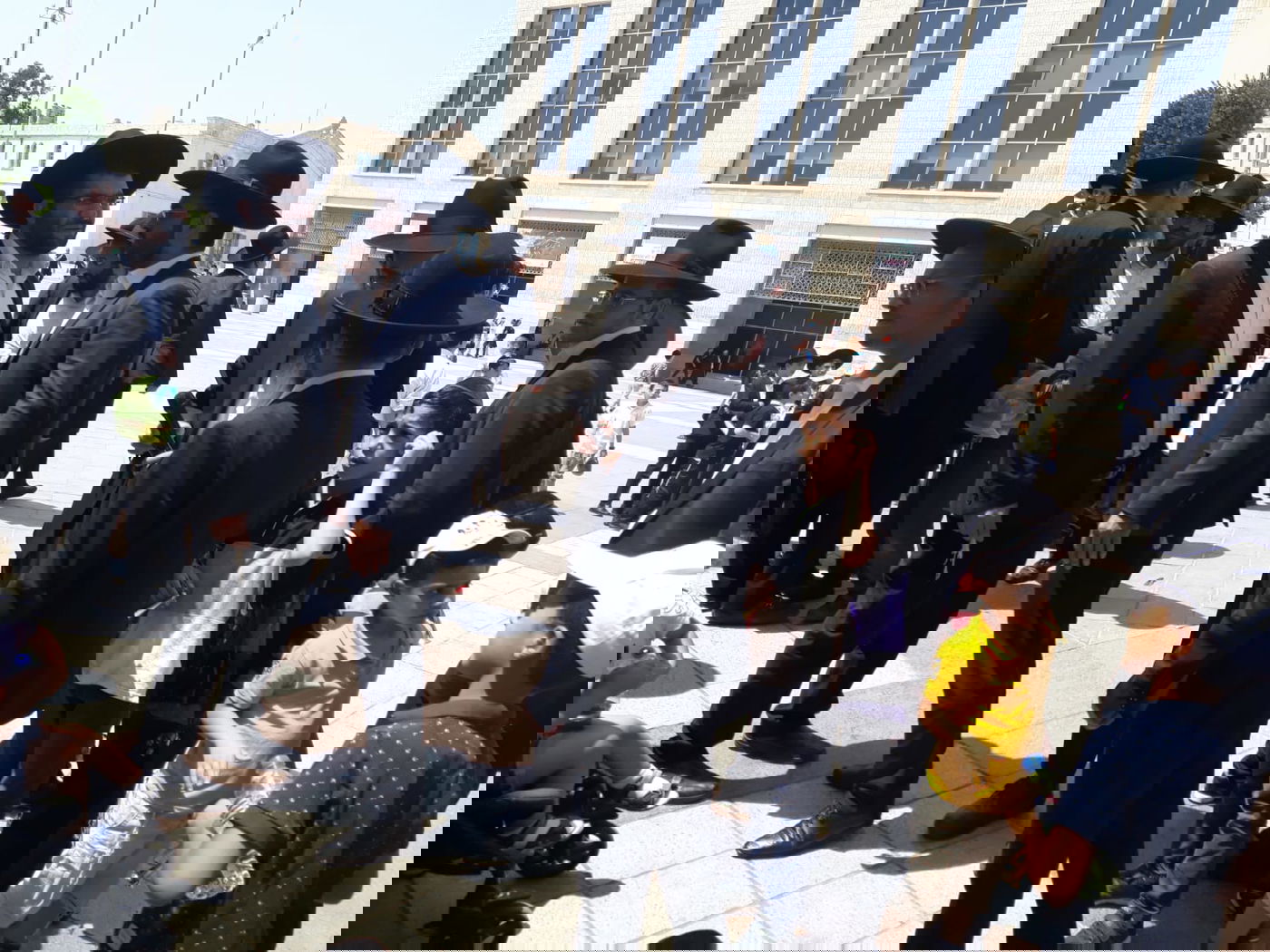 הילדים החרדים שנזרקו לרחוב הפגינו בספרא: "אין לנו מבנה"