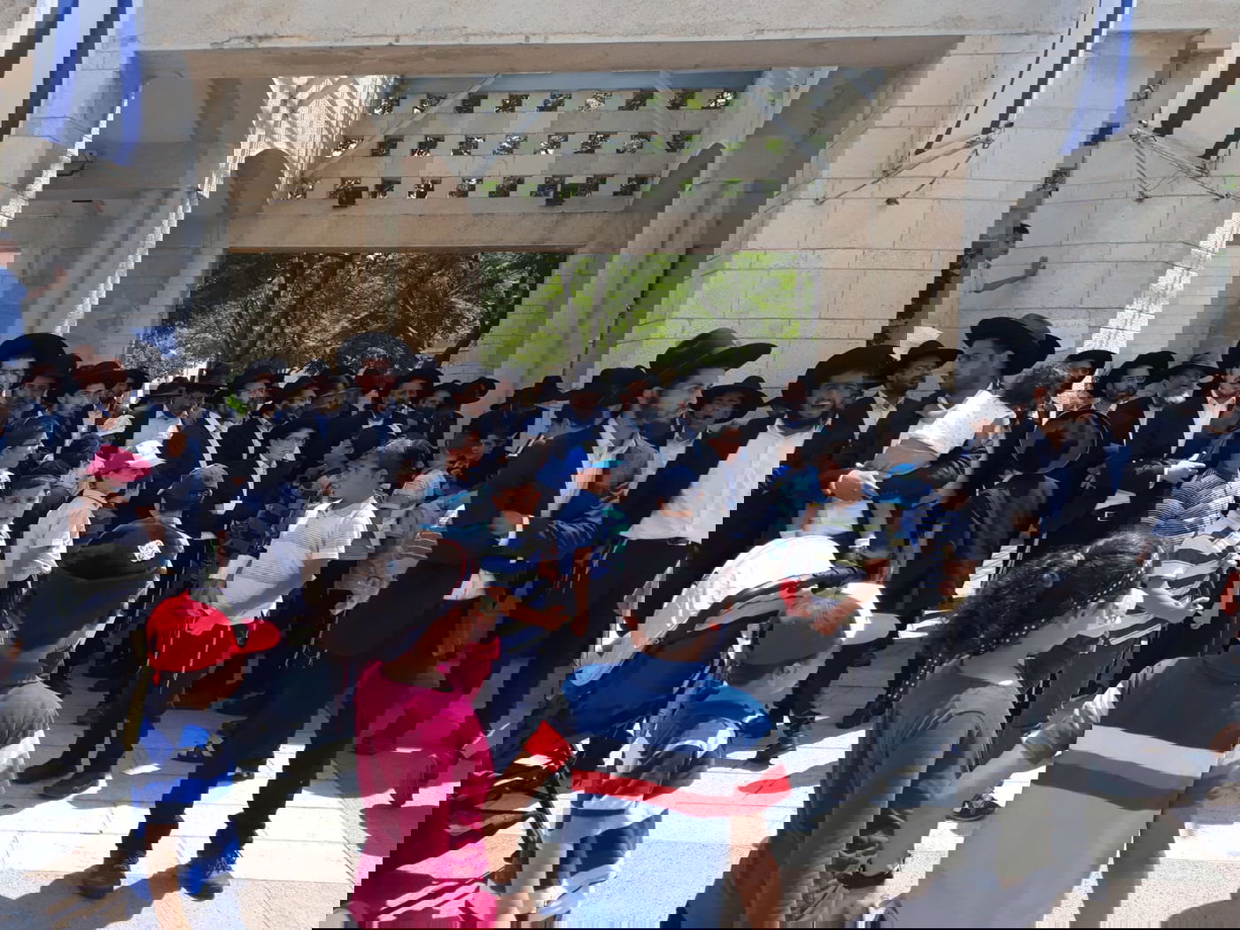 הילדים החרדים שנזרקו לרחוב הפגינו בספרא: "אין לנו מבנה"