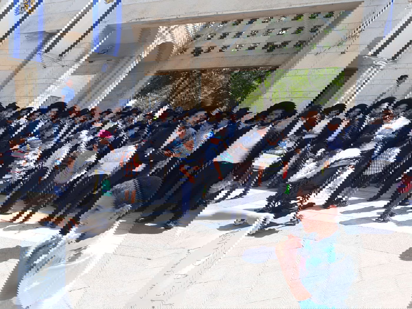 הילדים החרדים שנזרקו לרחוב הפגינו בספרא: "אין לנו מבנה"