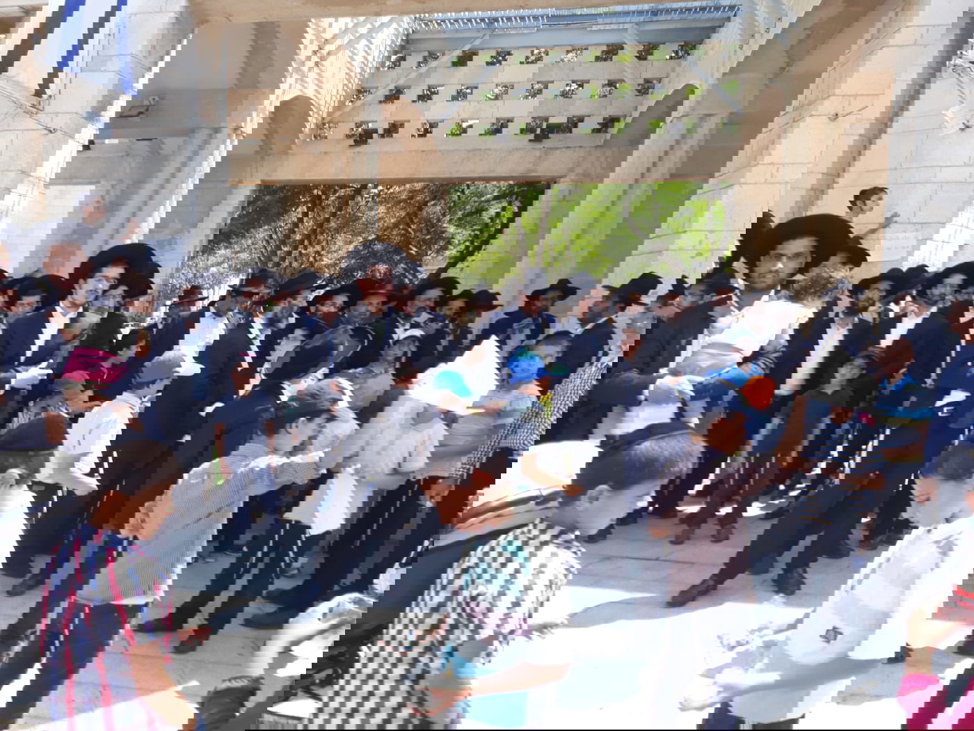 הילדים החרדים שנזרקו לרחוב הפגינו בספרא: "אין לנו מבנה"