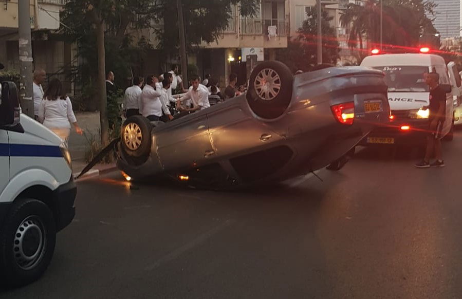 נס: נהג התהפך עם רכבו בבני ברק ונפצע קל בלבד