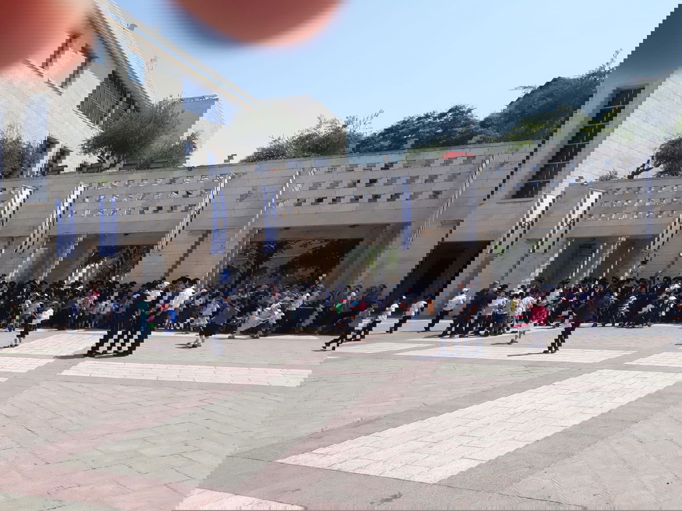 הילדים החרדים שנזרקו לרחוב הפגינו בספרא: "אין לנו מבנה"