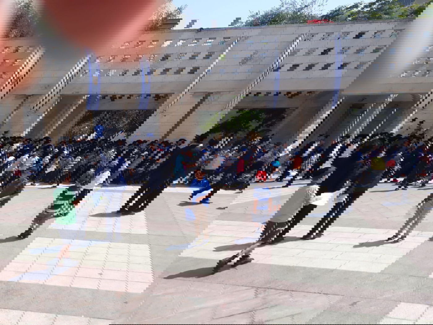 הילדים החרדים שנזרקו לרחוב הפגינו בספרא: "אין לנו מבנה"