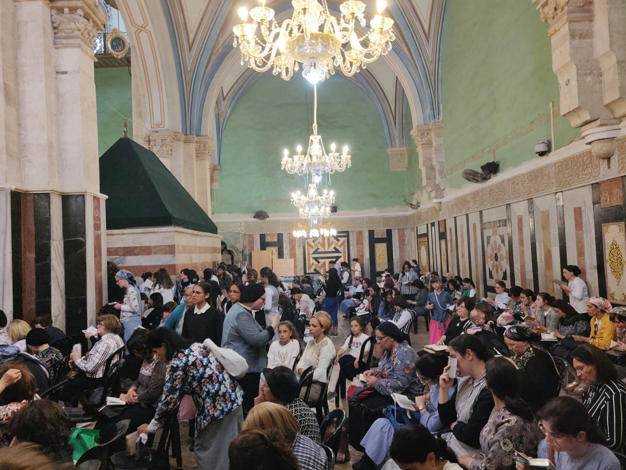 כ-600 בני אדם התפללו בקבר יהושע בן נון