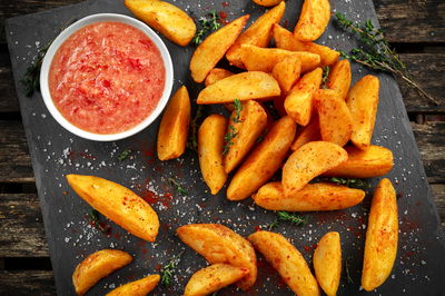 תפוחי אדמה אפויים בתיבול פיקנטי