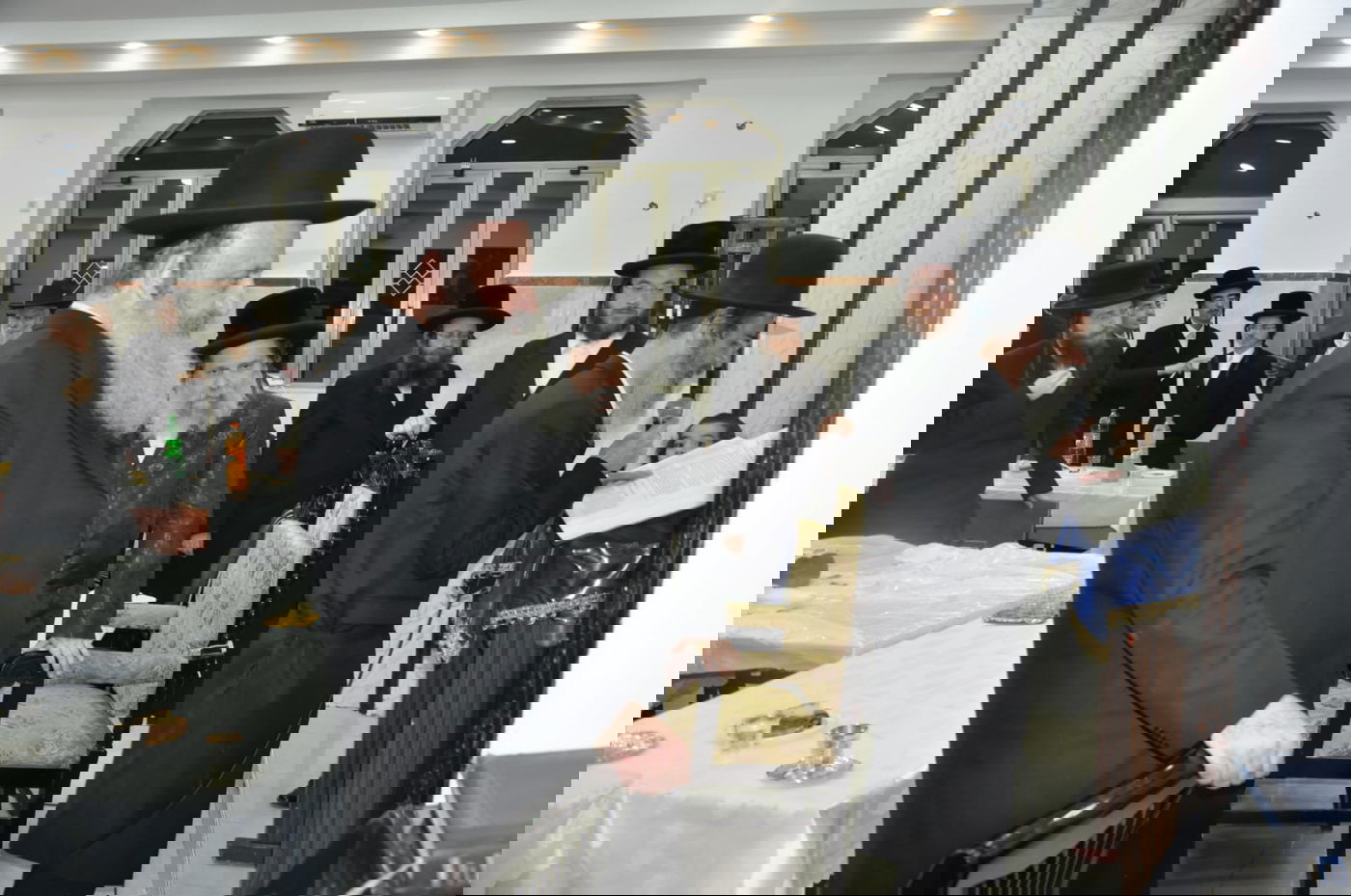 האדמו"ר מנדבורנא חנך את בית מדרשו החדש