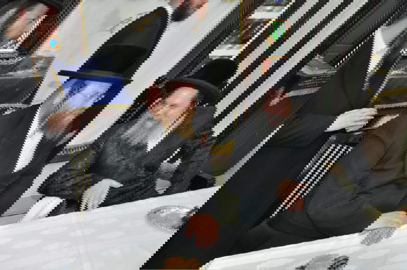 האדמו"ר מנדבורנא חנך את בית מדרשו החדש