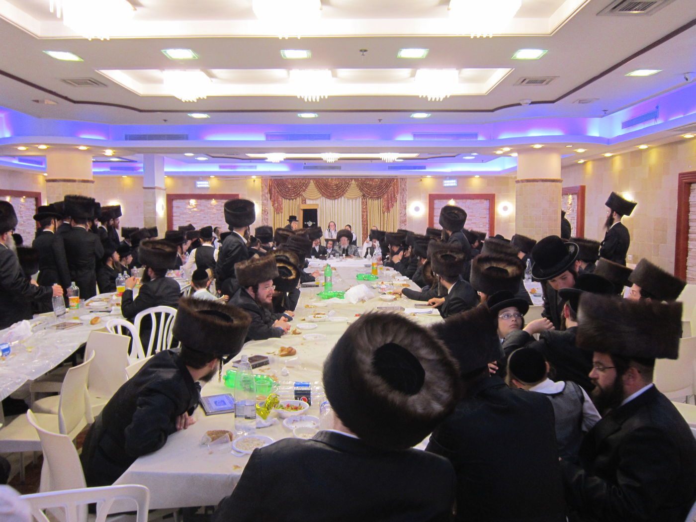 האדמו"ר מסטראפקוב שבת בעיר אלעד