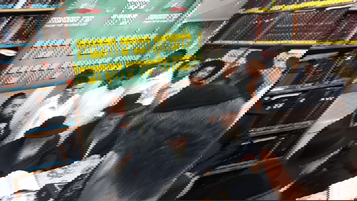 ר' שמעון גלאי ור' חזקיהו מישקובסקי בתפילה מרגשת בבית הגר"ח