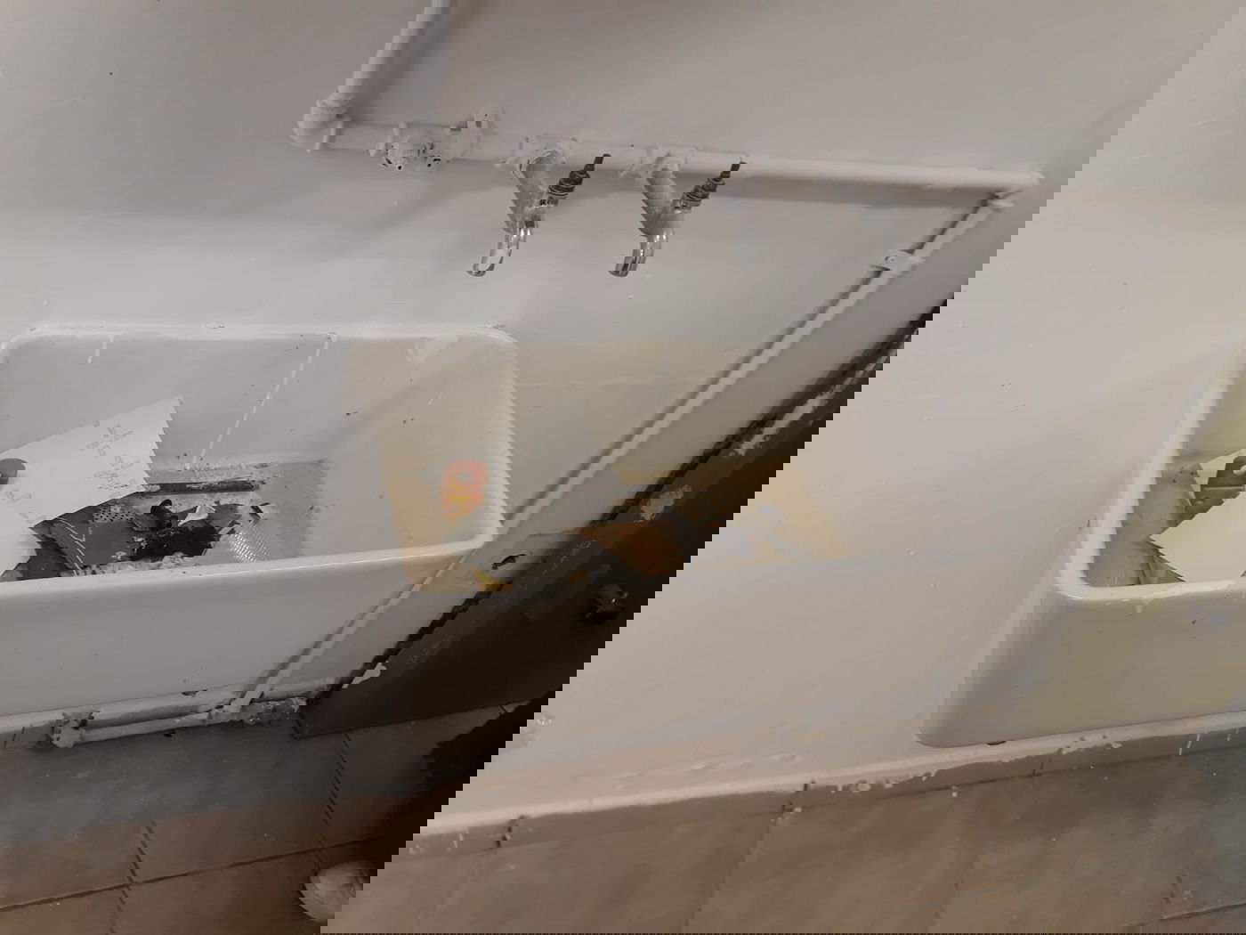 זעם בתלמוד תורה: "קירות מתקלפים ורצפות שבורות"