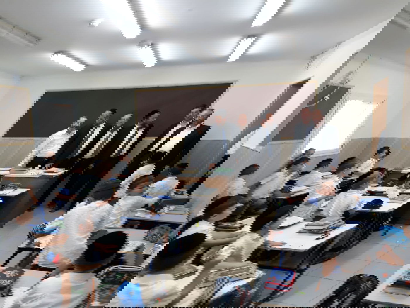 הילדים הקיפו את פמלייתו של סגן ראש העיר