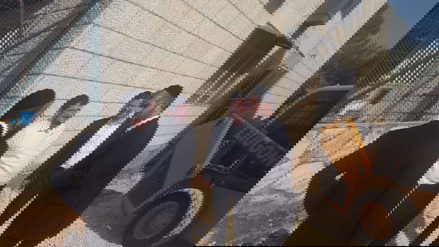 הילדים הקיפו את פמלייתו של סגן ראש העיר