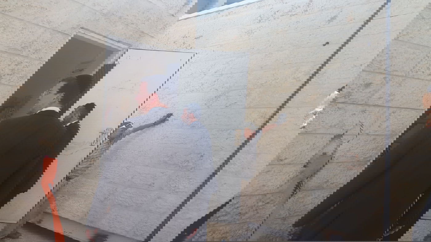 הילדים הקיפו את פמלייתו של סגן ראש העיר