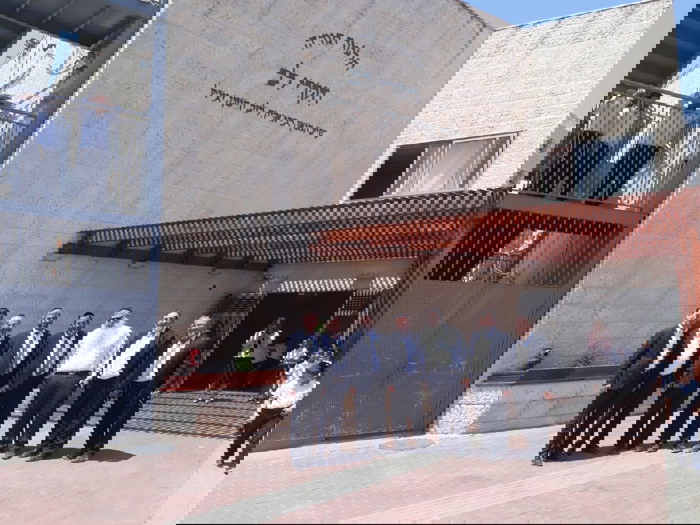 הילדים הקיפו את פמלייתו של סגן ראש העיר