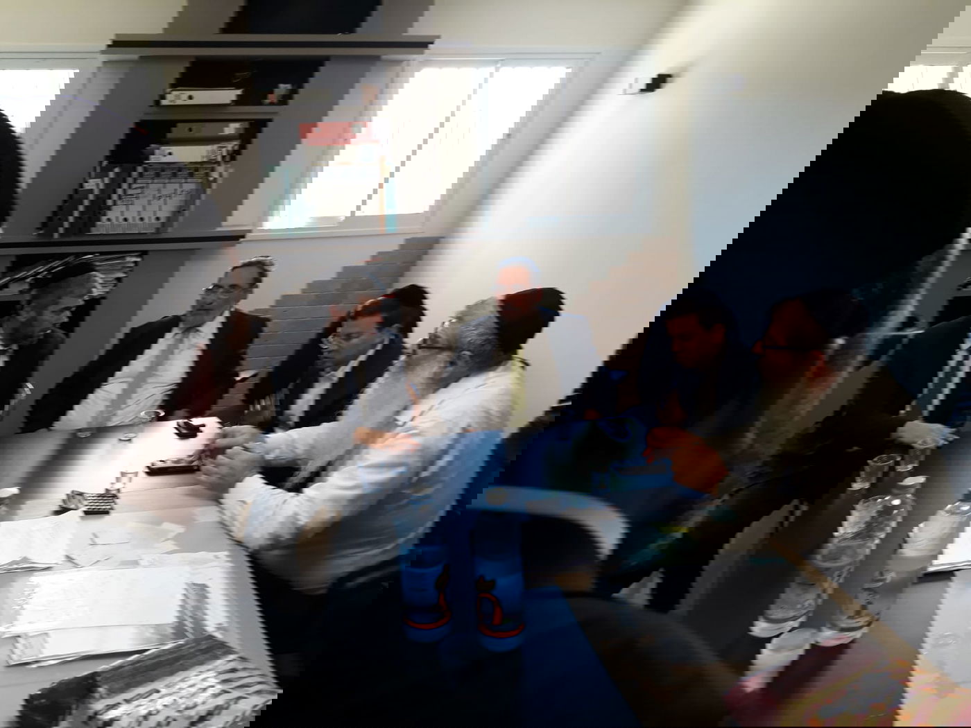 הילדים הקיפו את פמלייתו של סגן ראש העיר