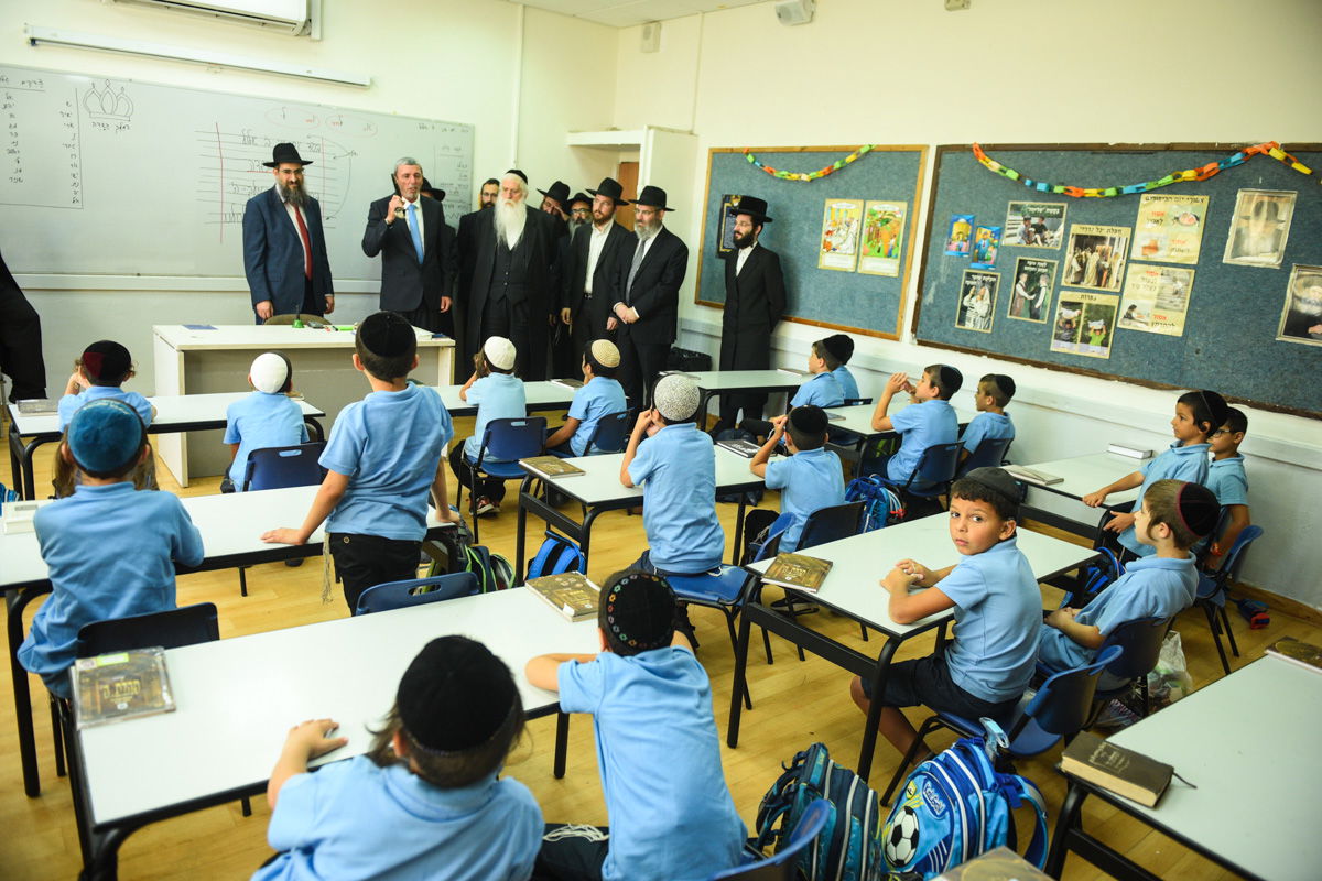 ילד שעלה מאיראן ולומד בחב"ד נפגש עם פרוש ופרץ