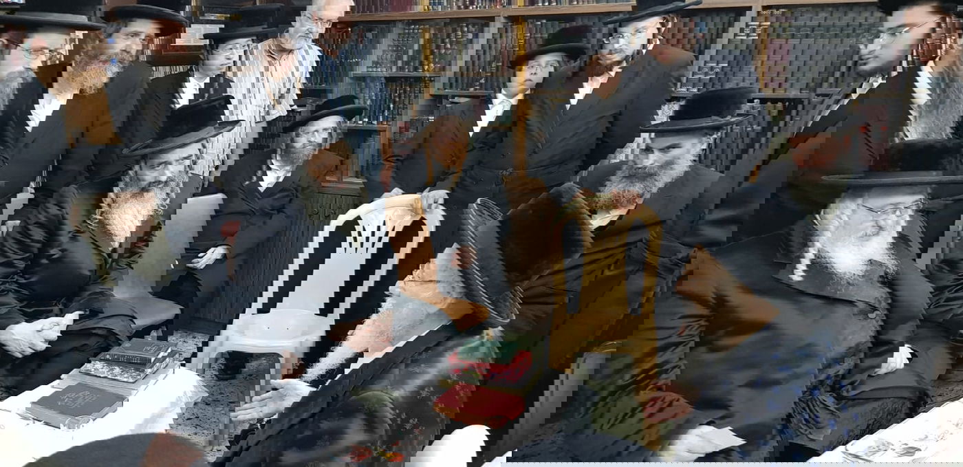 אדמו"רים ורבנים בניחום אבלים אצל האדמו"ר מקליוולנד