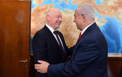 ג'ייסון גרינבלט פורש מתפקידו כשליח הנשיא טראמפ