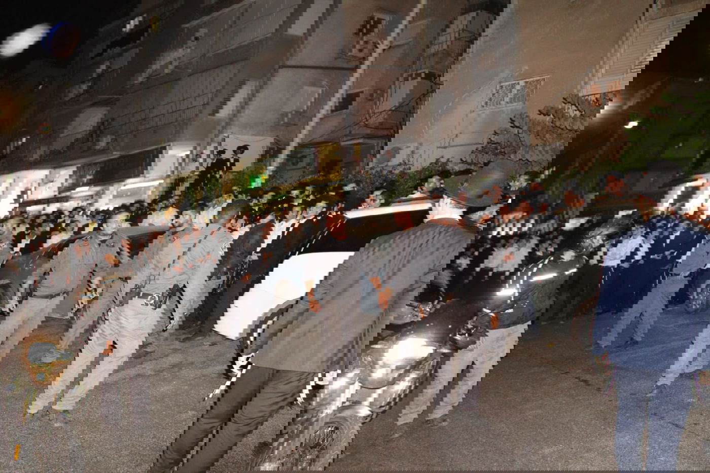 פרובוקציה בב"ב: בחורים מחו ורון קובי נמלט