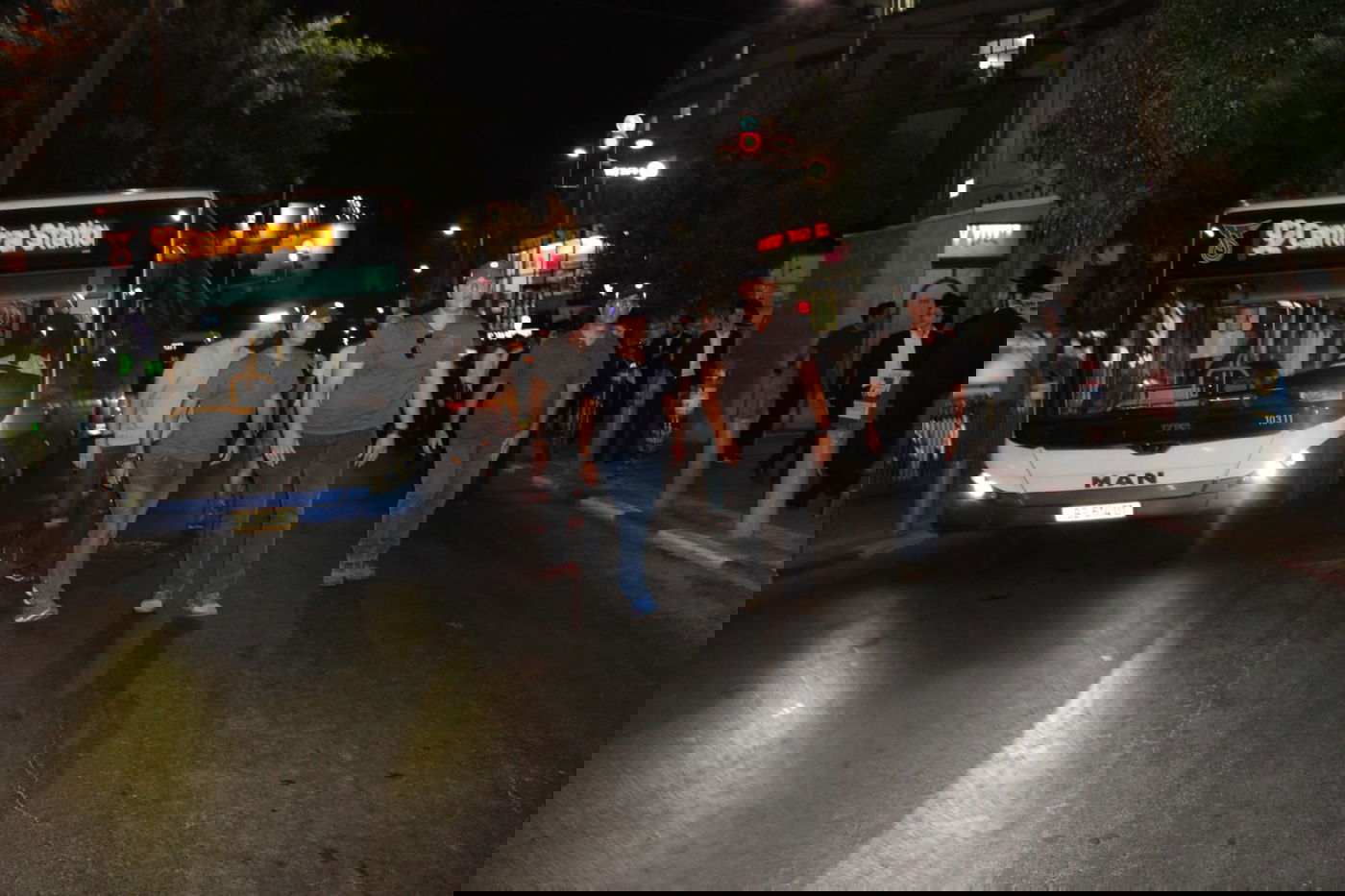 פרובוקציה בב"ב: בחורים מחו ורון קובי נמלט